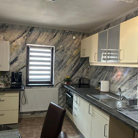 Guest House Târgu Jiu المظهر الخارجي الصورة