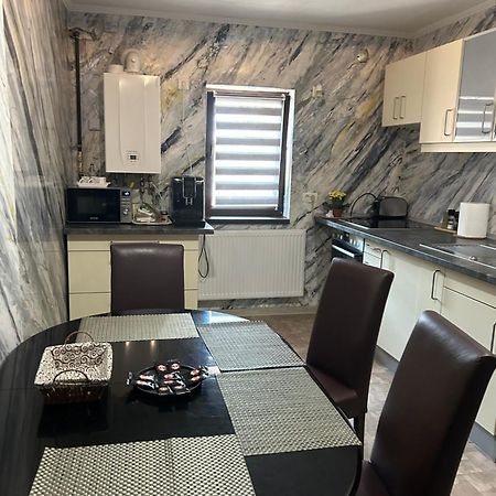 Guest House Târgu Jiu المظهر الخارجي الصورة