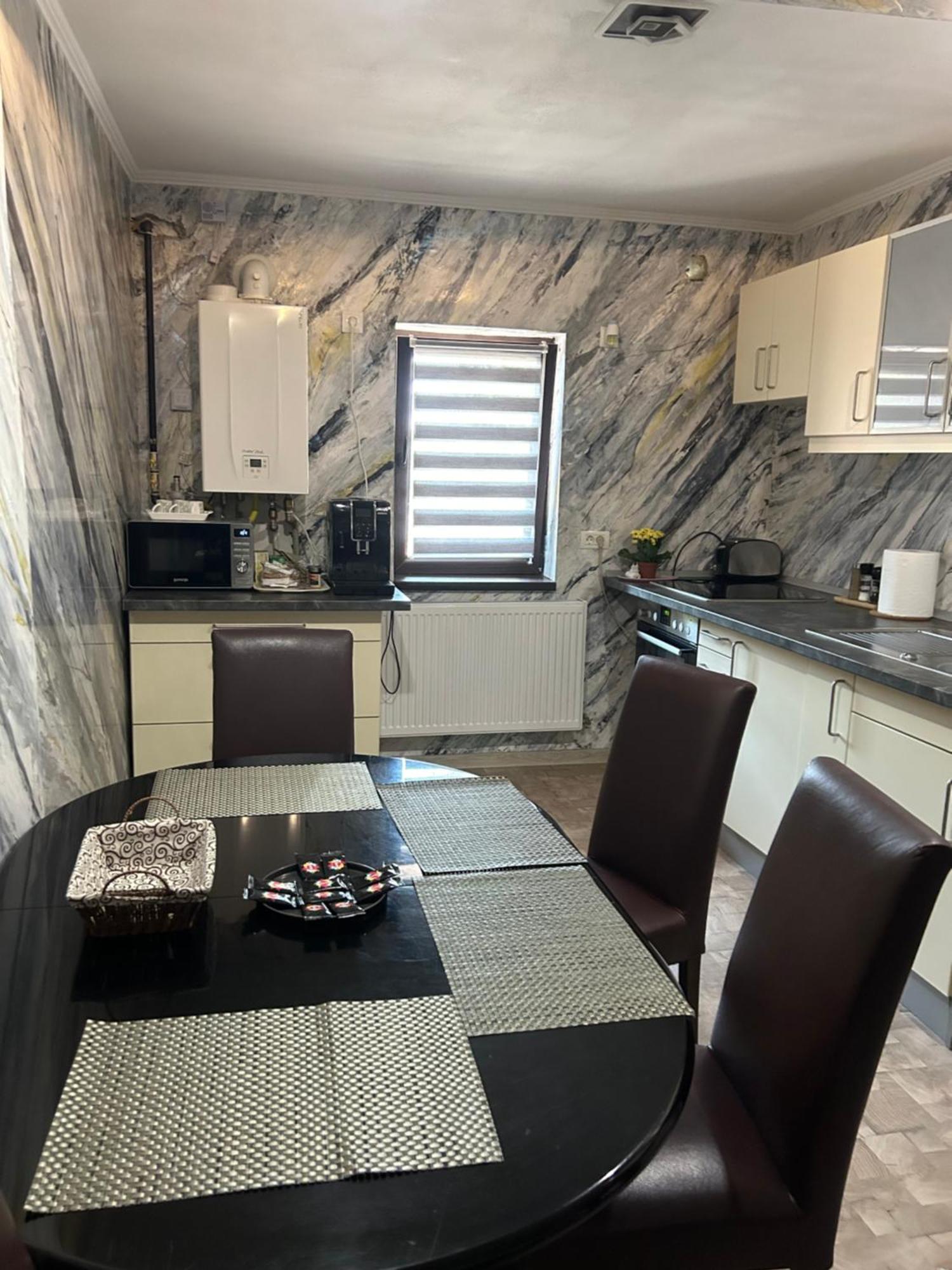 Guest House Târgu Jiu المظهر الخارجي الصورة