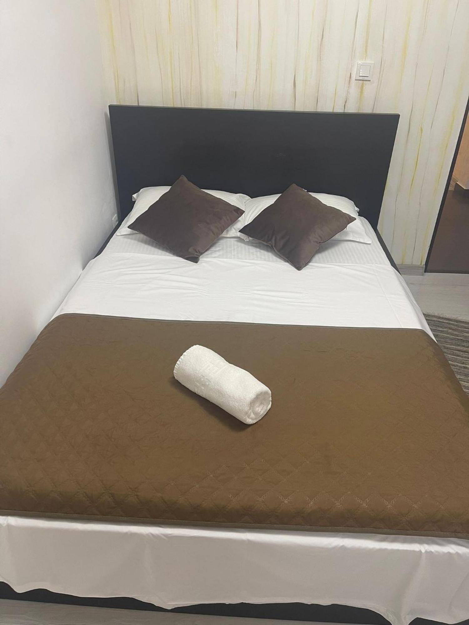 Guest House Târgu Jiu المظهر الخارجي الصورة